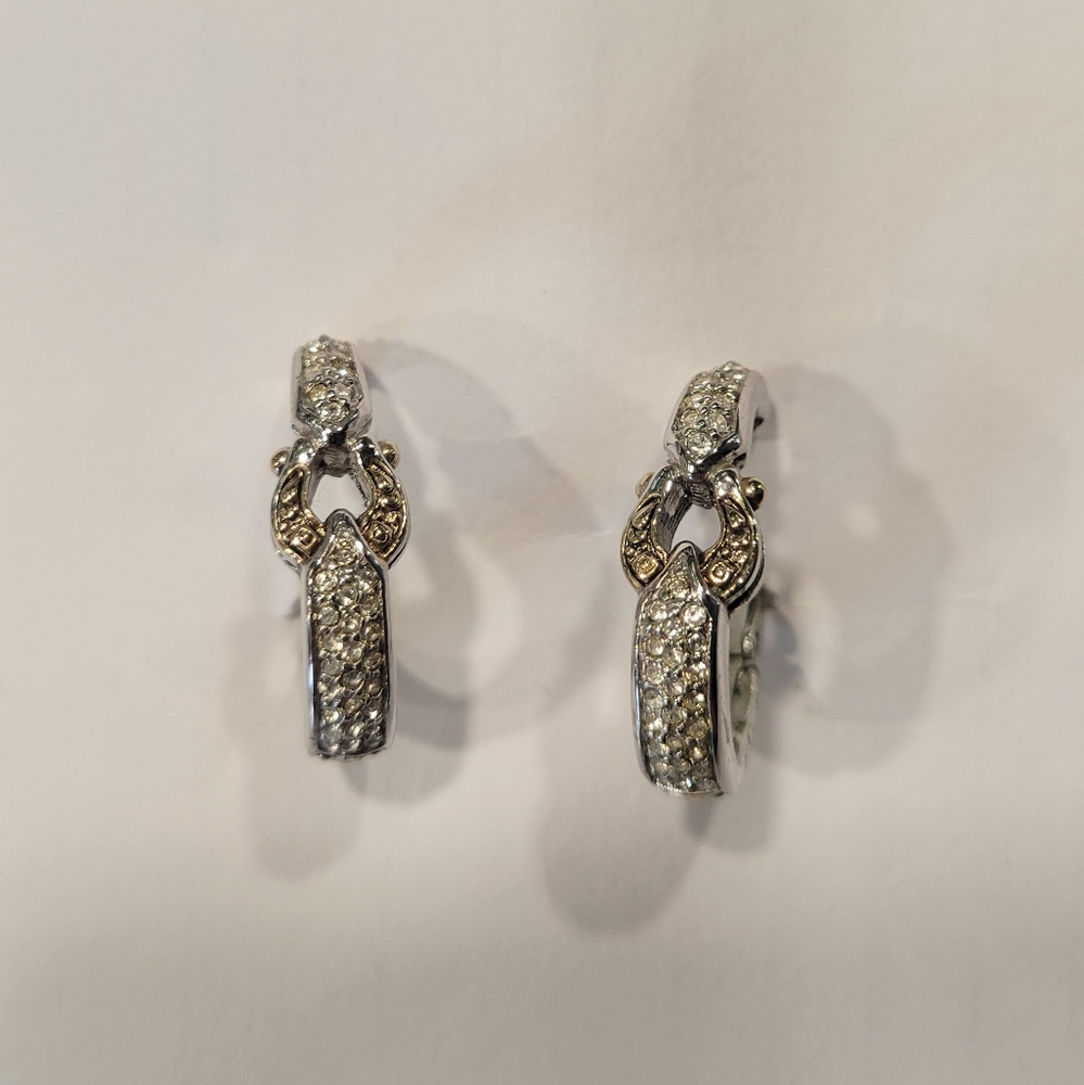 Beautiful John Medeiros two-tone earrings